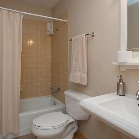 Cozy Townhouse On The Main Bus Line Villa Breckenridge Exterior photo